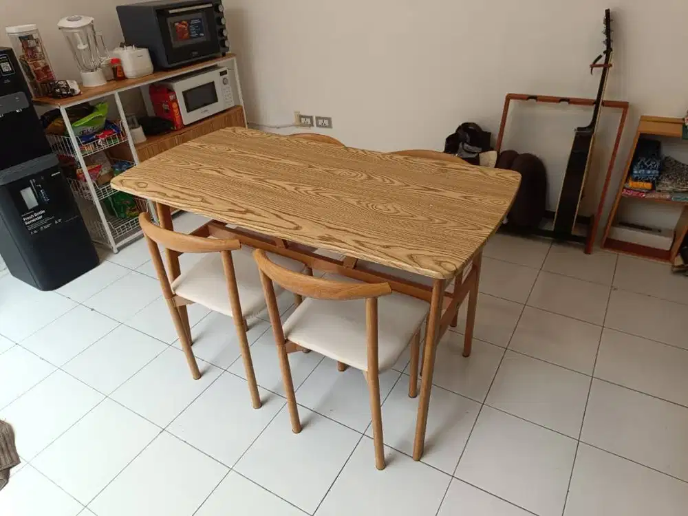Meja Makan E-TIFE Set + 4 Kursi Kayu BEKAS / PRELOVED