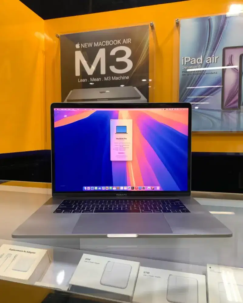 Macbook Pro Touchbar 15 inc 2019 RAM 16/256GB Intel Core i7 Ex Inter