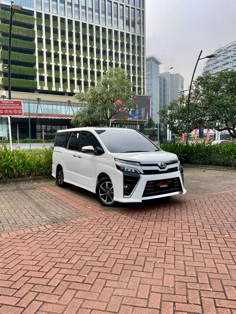 Toyota Voxy 2.0 AT 2021 bunga premium