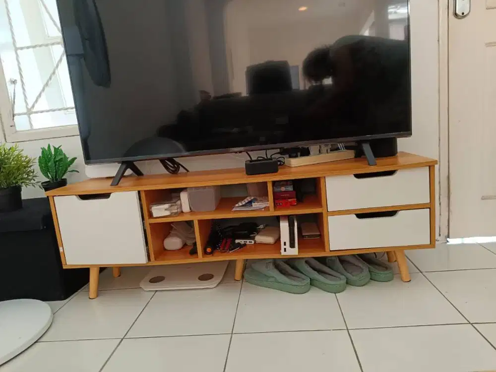 Meja TV E-TIFE Maple 120 cm 3 Pintu BEKAS / PRELOVED