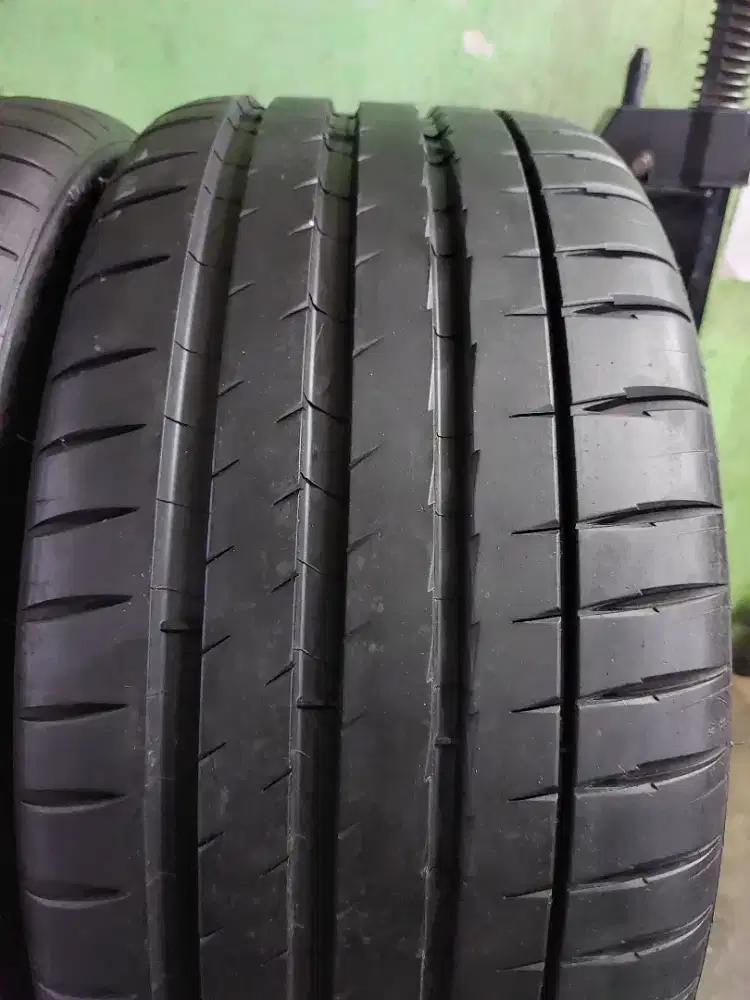 Ban Mobil Mercy - BMW 255 35 R19 Michelin Pilot Sport 4s