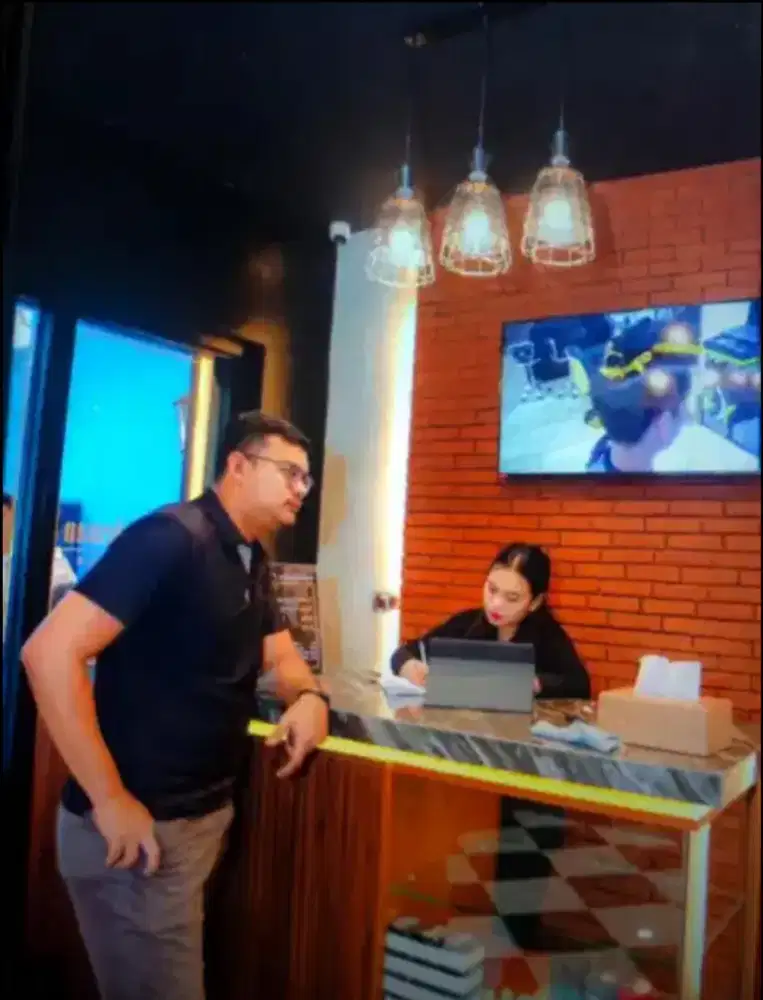 Dicari wanita,untuk kasir barbershop di kebon jeruk