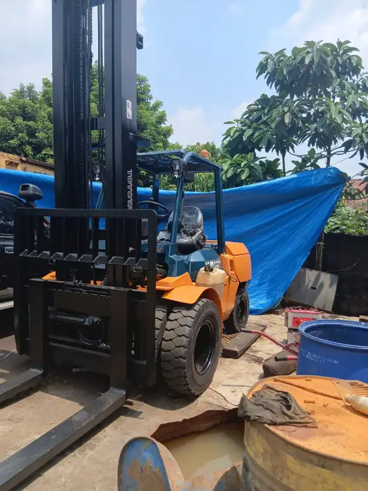 Forklift Toyota 5 Ton,Matic,Tiang 6 Meter,7FD50,Tahun 2014 (Sideshif)