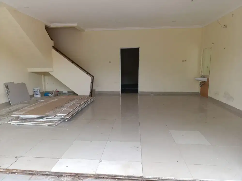 Disewakan/Dijual Ruko Taman Cemara Siap Huni  Lebar 7,5 x 12 = 90