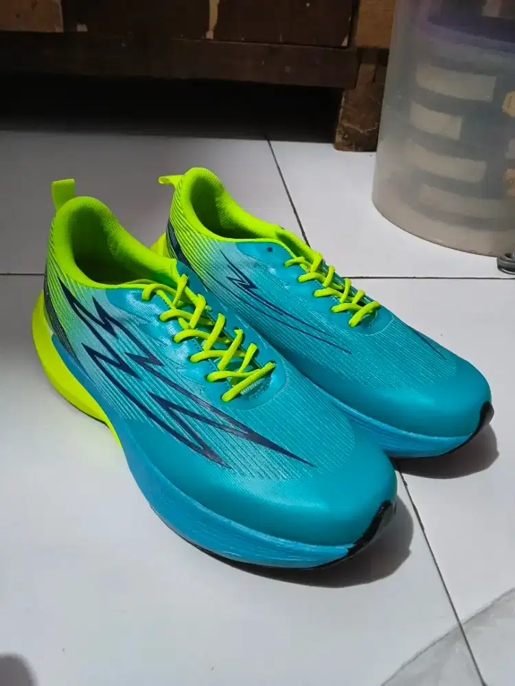 sepatu running pria