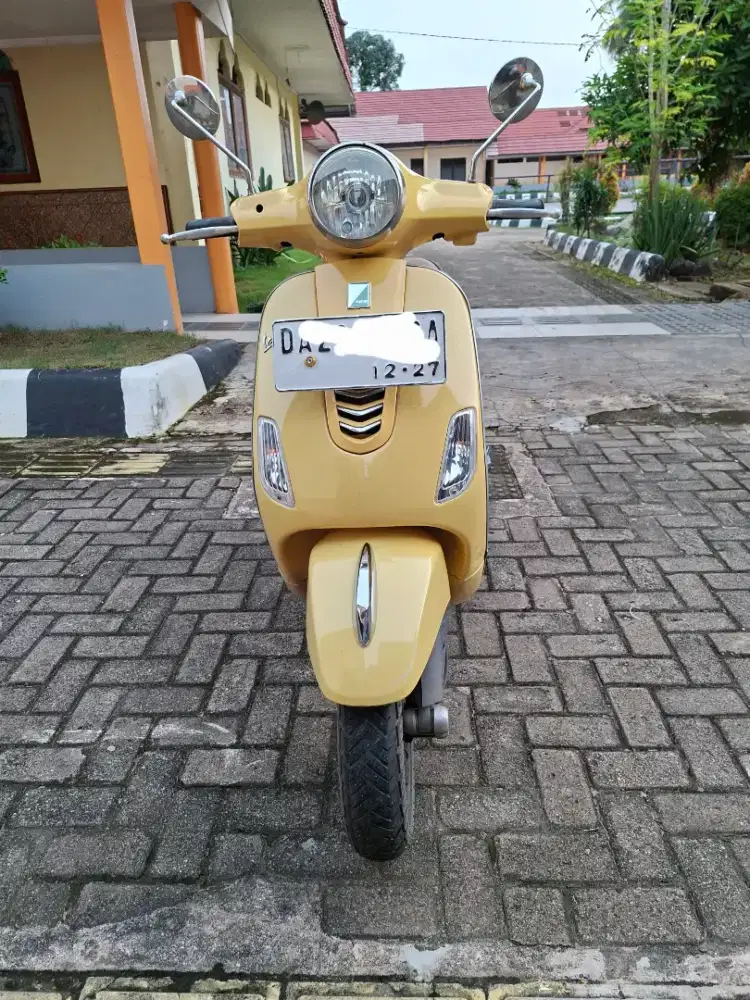 Jual vespa thn 2017 warna kuning pajak on,harga nego