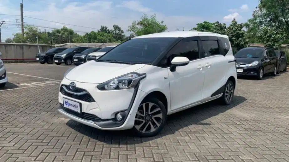 DP RENDAH Toyota Sienta 1.5 V Bensin-AT 2021 UZB