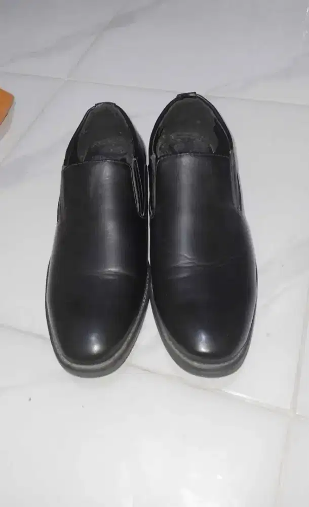 Sepatu Cole ukuran 43