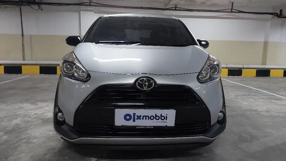 DP MURAH Toyota Sienta 1.5 E Bensin-MT 2016 Silver CAGJD