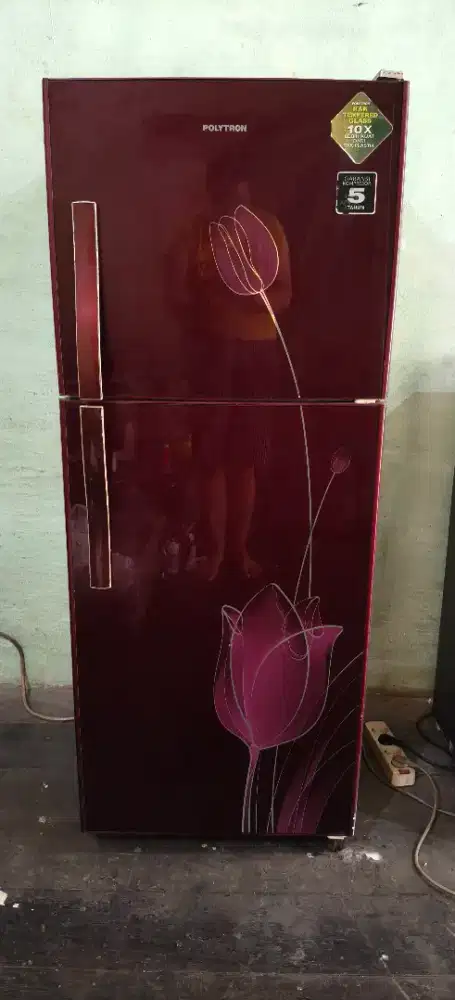 Kulkas 2 pintu Polytron belezza tempered glass nominus