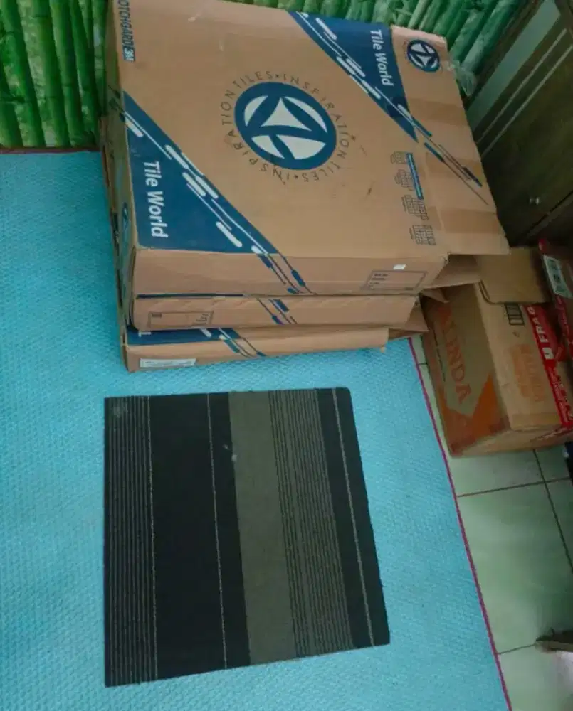 Karpet tile ukuran 50x50