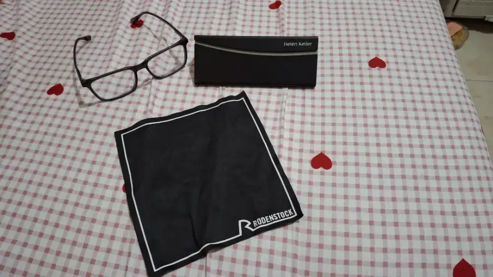 Kacamata Helen Keller Original Melawai