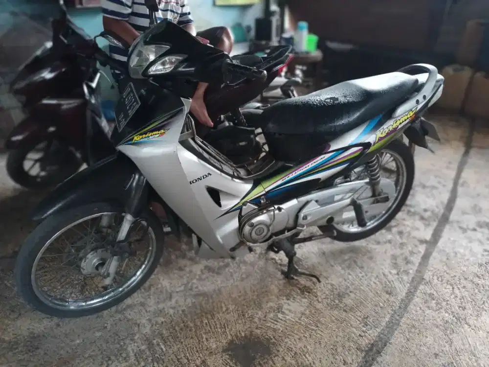Honda karisma 2003