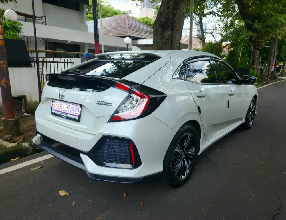 Honda Civic Turbo Hatchback E AT 2017