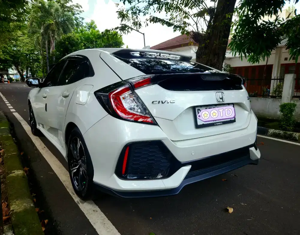 Honda Civic Turbo Hatchback E AT 2017