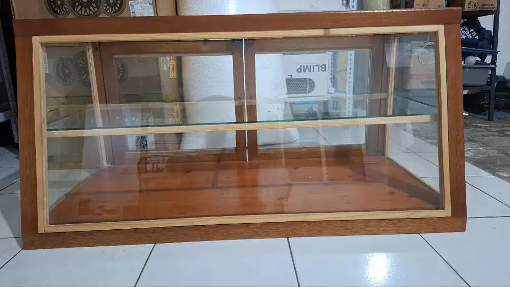 Etalase Kaca Display Kue Roti Bahan Kayu Bagus