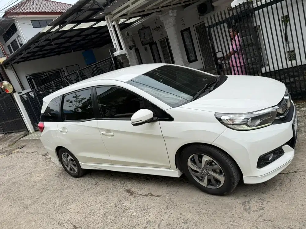 Di jual mobil pakain sendiri dari tangan pertama