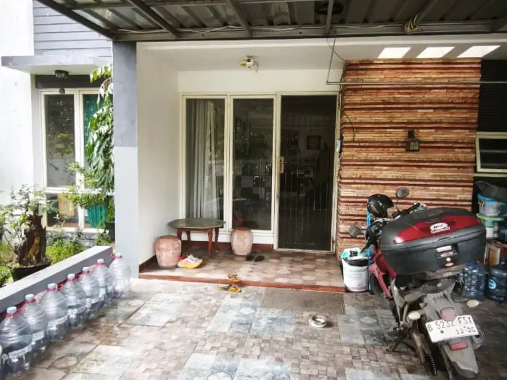 Di jual rumah bagus renovasi  2 lantai di cluster ifolia