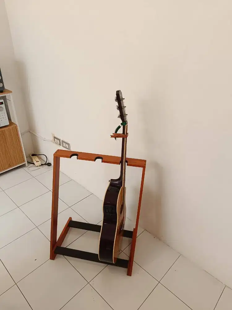 Stand Gitar Kayu Isi 3 BEKAS / PRELOVED