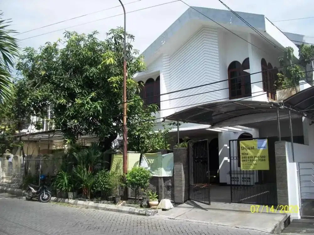 Rumah di Dharmahusada Indah Barat