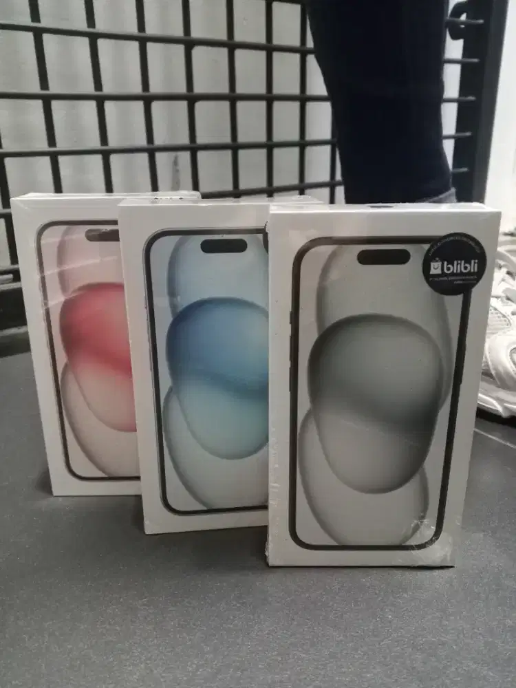 Ready iPhone 15 basic 128GB all color garansi resmi