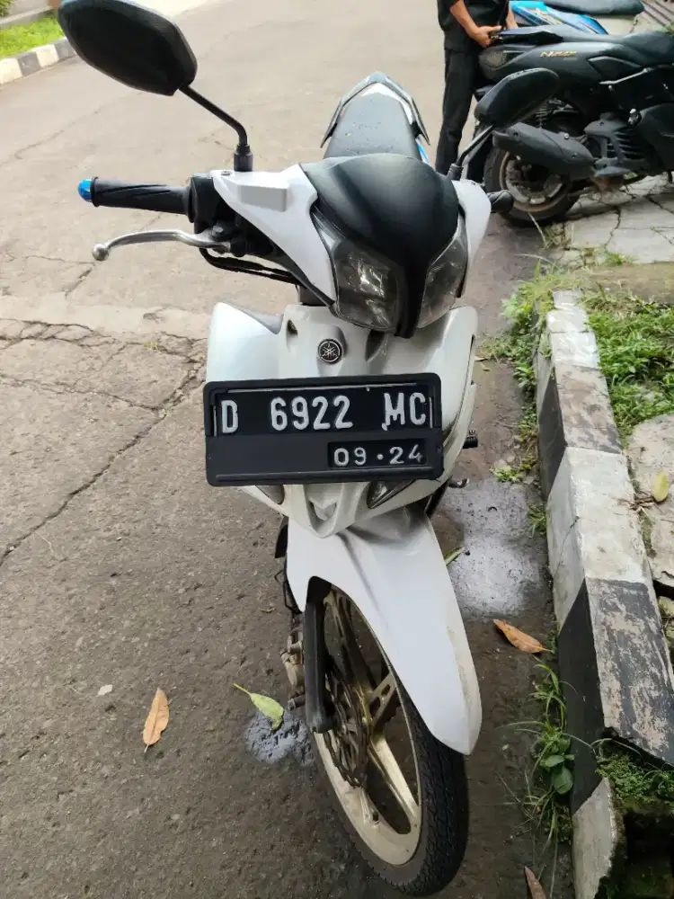 Jupiter Z1 tahun 2014 warna putih