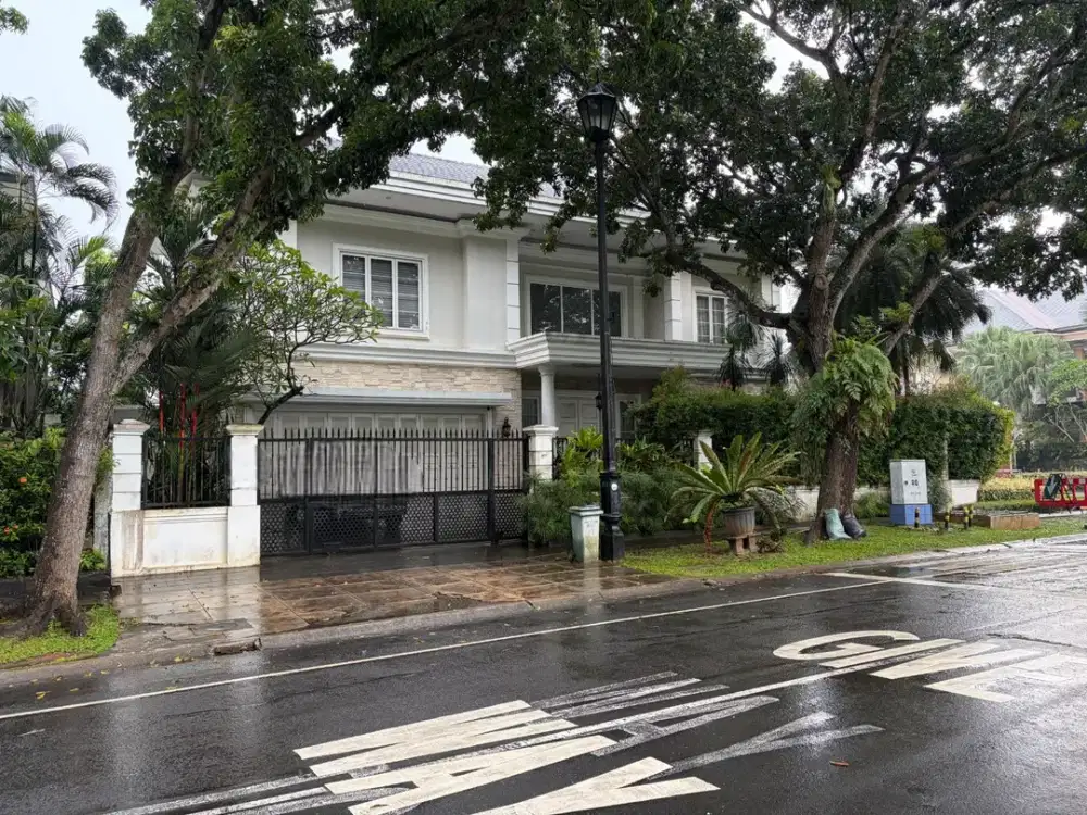 Di Jual dibawah harga pasaran Rumah Mewah Posisi Hook di Lippo Karawaci Tangerang