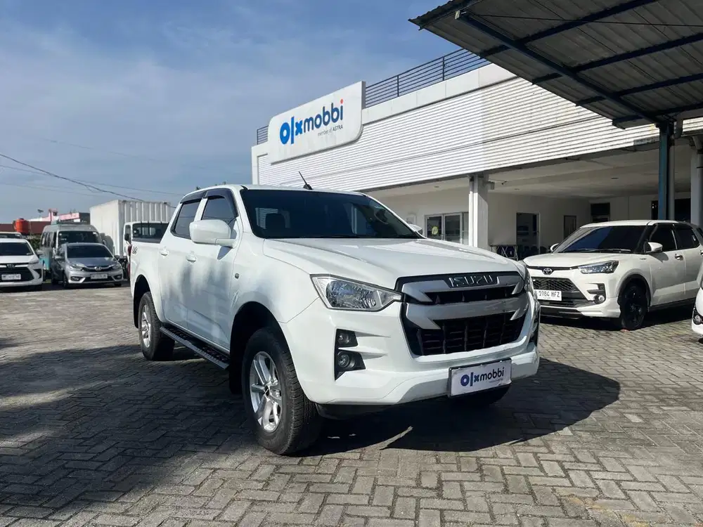 ISUZU D-MAX RODEO 1.9 DOUBLE CABIN SOLAR MANUAL 2023  _ TBD