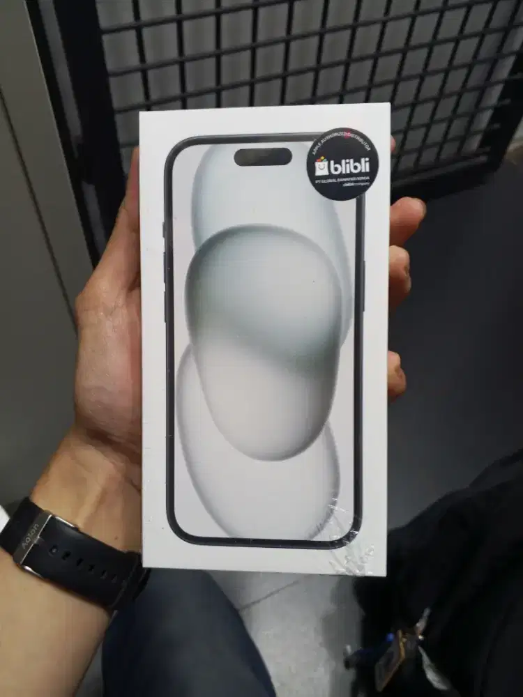 Ready iPhone 15 basic black 128GB Garansi resmi