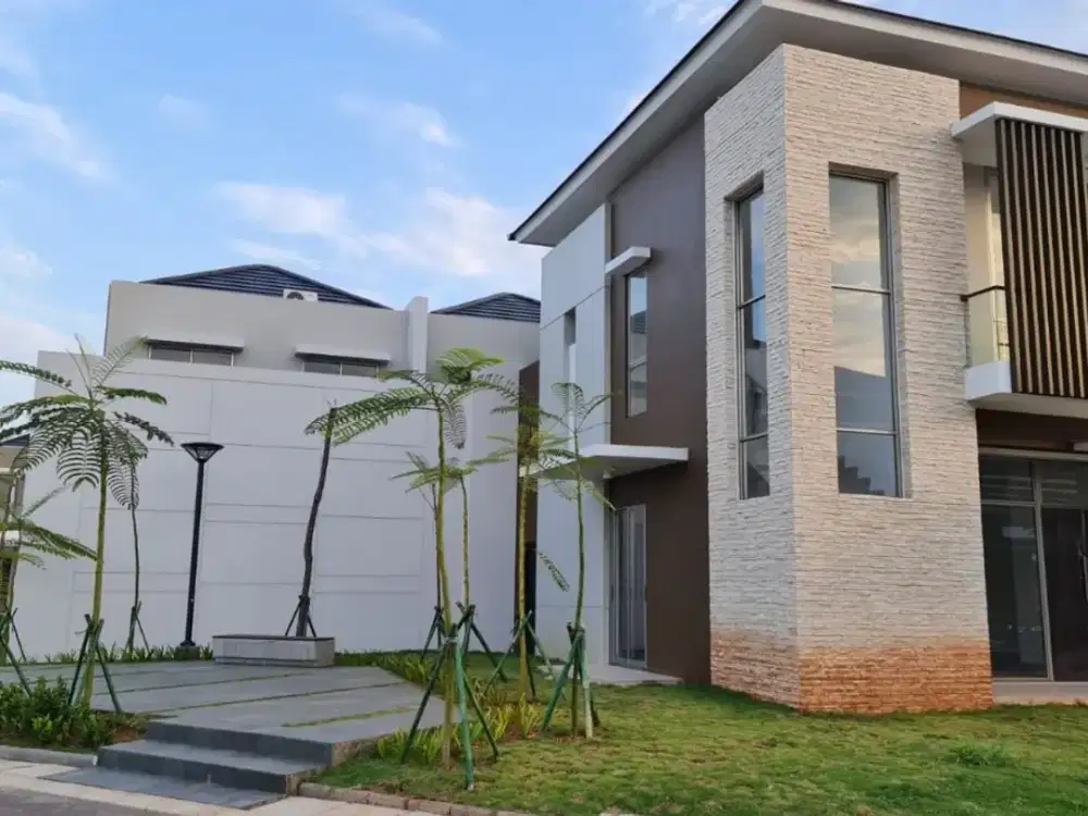 DISEWAKAN RUMAH PIK 2 UK 10X15 HOEK (2 LANTAI) UNFURNISH 4+1 KT TERMURAH