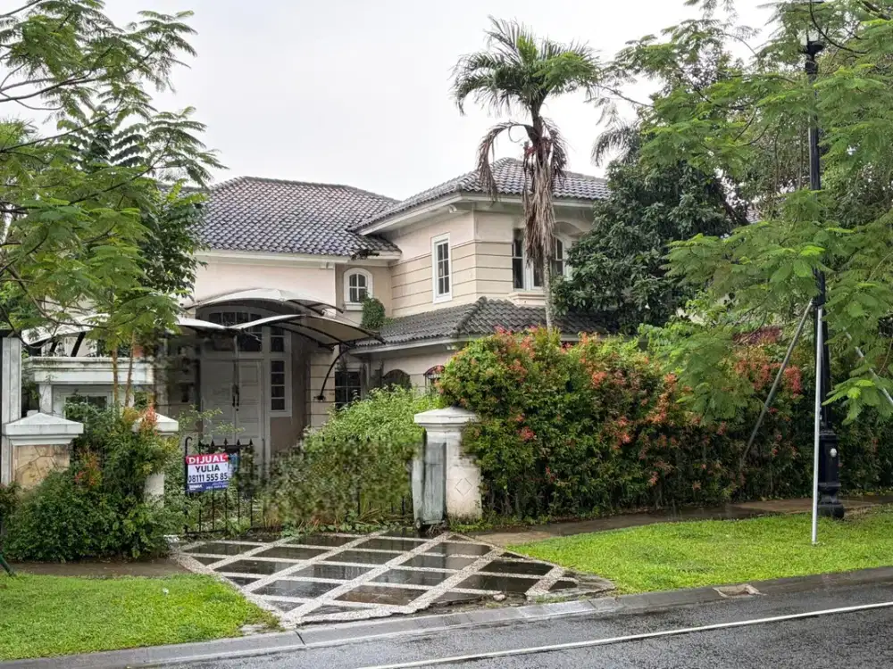 Di Jual dibawah harga pasaran Rumah elite dengan Kolam Renang Di Lippo Karawaci Tangerang