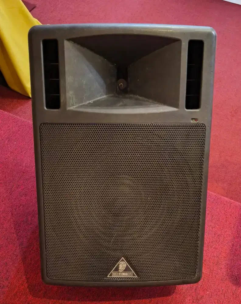 Speaker Aktif Behringer B300