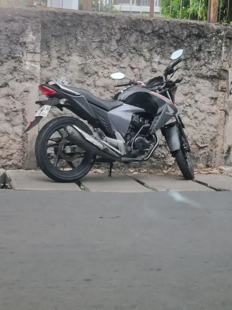 Motor mega pro tahun 2012 surat2 lengkap pajak hidup mulus plat B