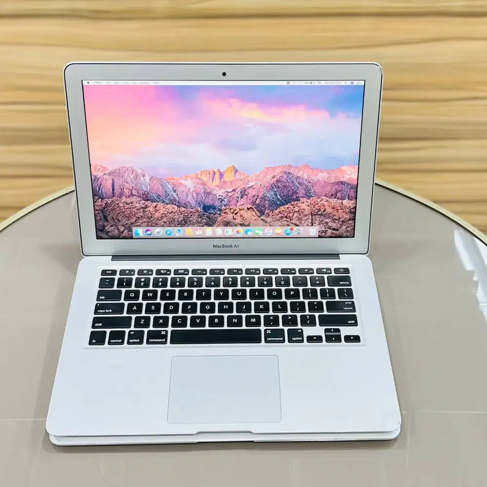 MACBOOK AIR 2017 13 INCH Corei7  Ram8/Ssd256 *RDC