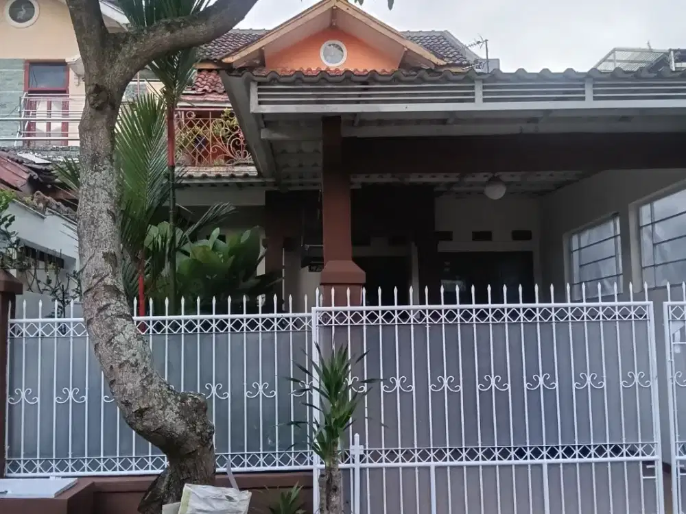 BARANG BAGUS Rumah 4 KAMAR TIDUR dekat Alun-alun Cimahi dijual MURAH