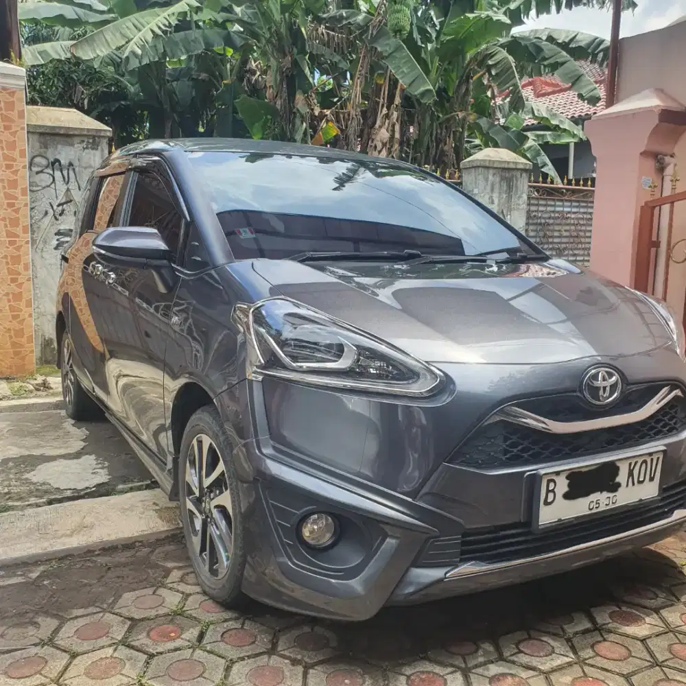 Toyota Sienta 1.5 Q Bensin-AT 2020 abu-abu
