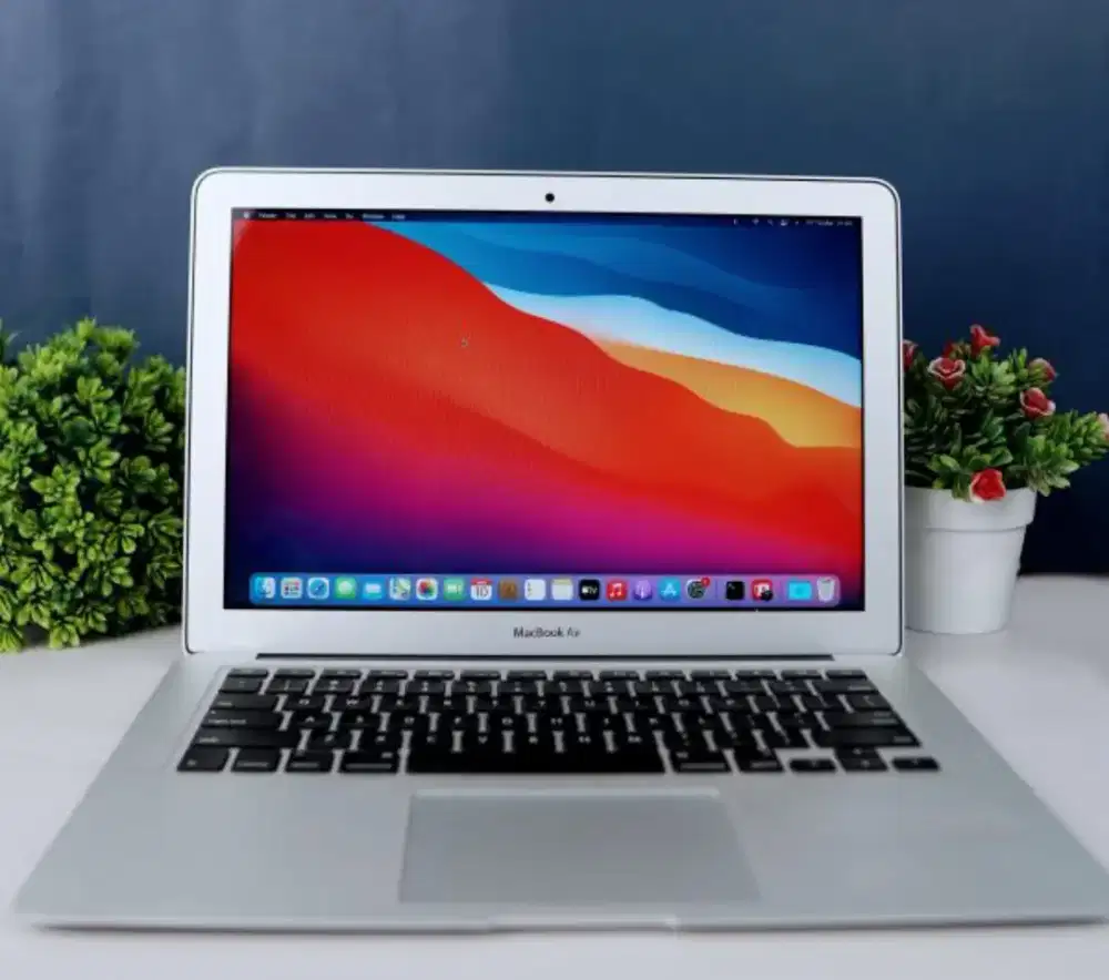 MacBook Air Core i5 RAM 8 SSD 256 macOS Monterey