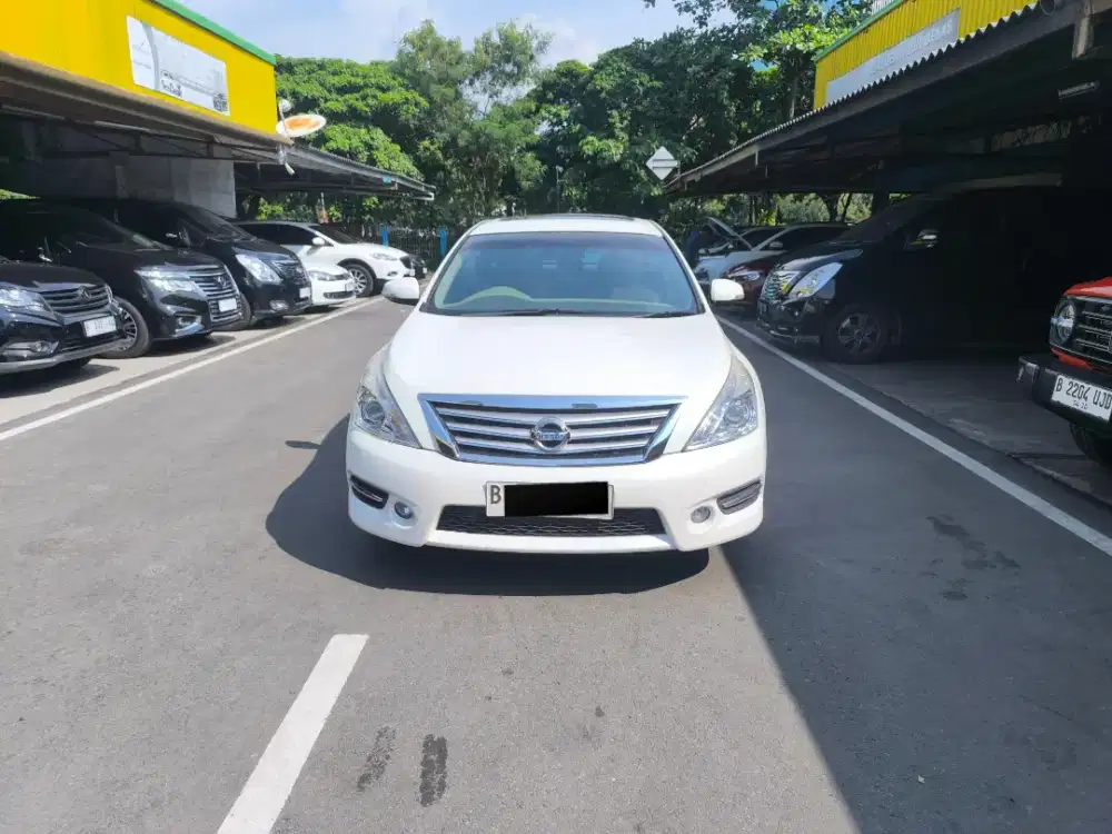 NISSAN TEANA XV AT PUTIH 2013