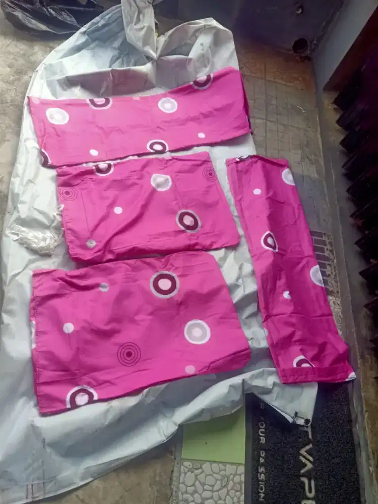 Di jual sarung bantal guling sarung bantal kepala 4 buah merek bonita