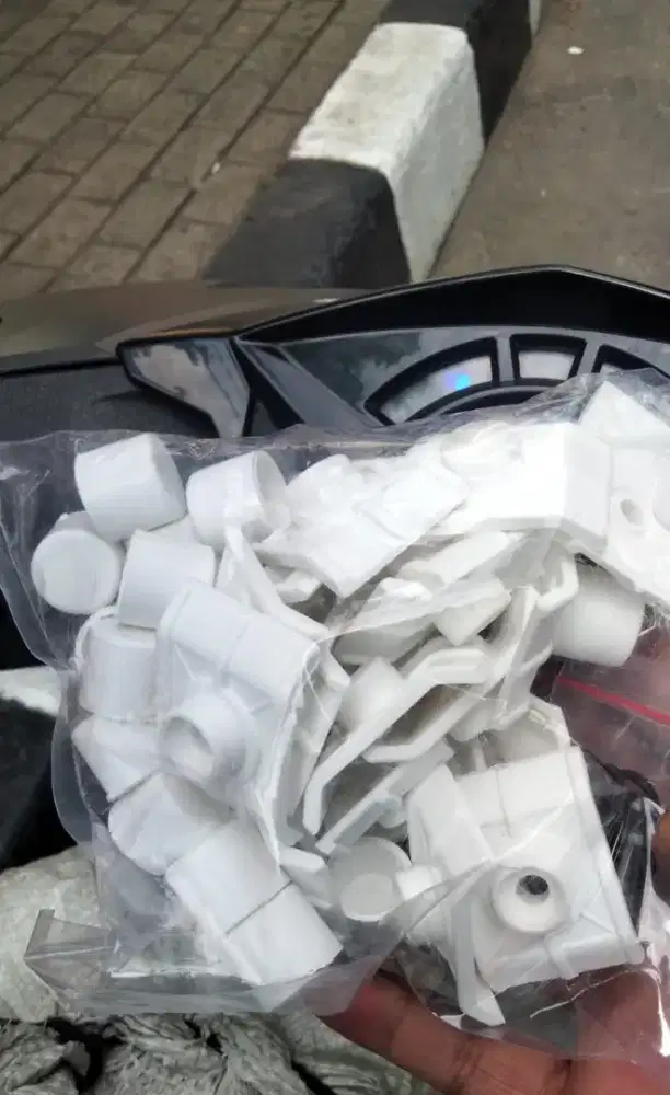 LOWONGAN KERJA Karyawan Toko Bangunan - Wanita