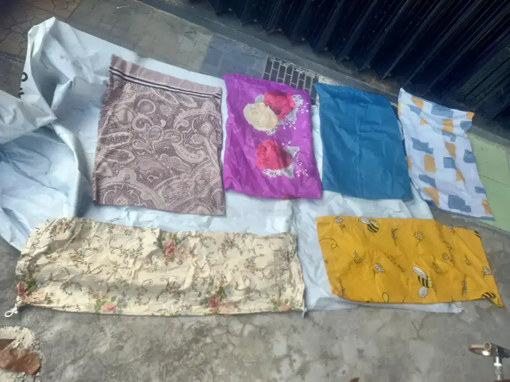 Di jual sarung bantal guling 3 dan sarung  bantal kepala 4   bekas