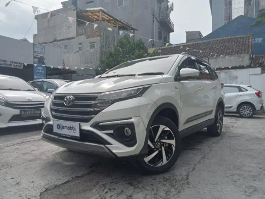 DP MURAH Toyota Rush 1.5 GR Sport Bensin-AT 2022 Silver CEVFB