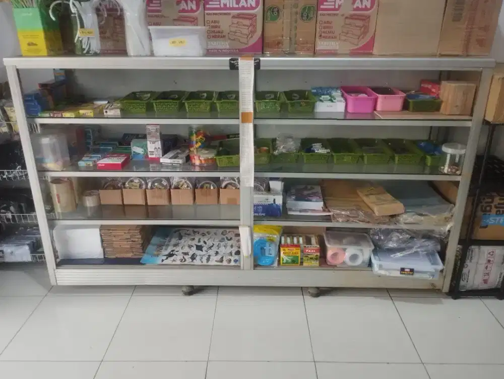 Etalase Kaca 2 meter