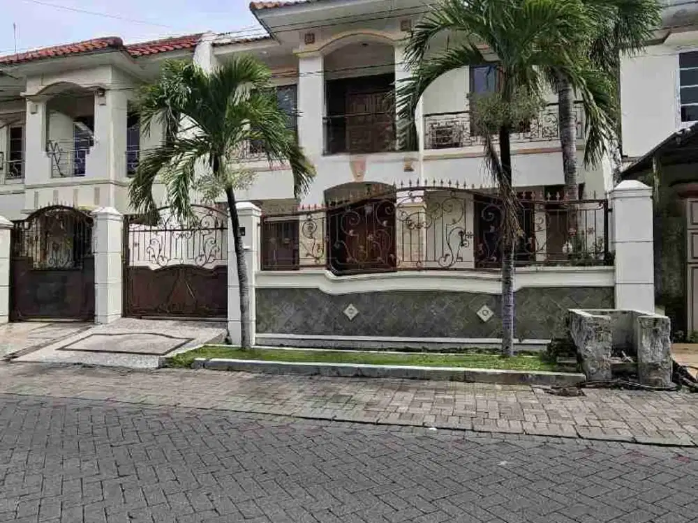 Disewakan rumah 2Lantai  siap huni Semi furnished 
Lokasi Dharmahusada Surabaya