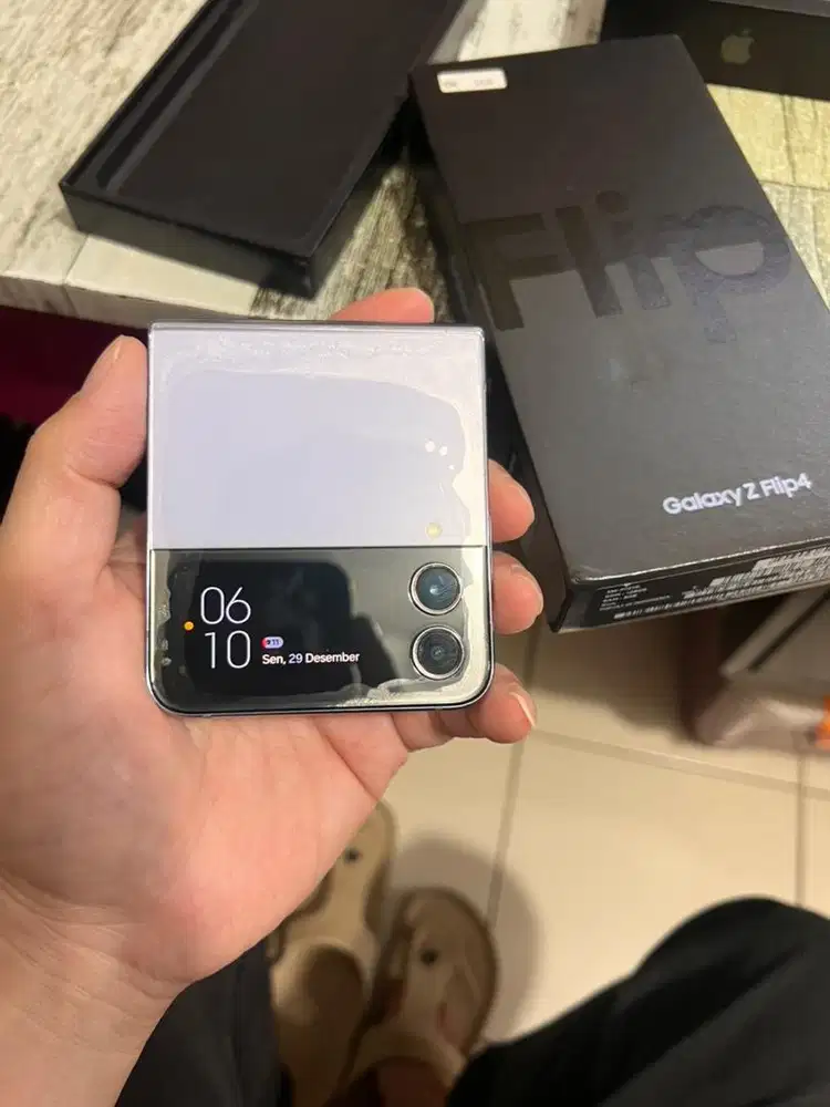 Samsung z flip 4 8/128 mulus layar dalam kalau dibuka kedip hrg net aj