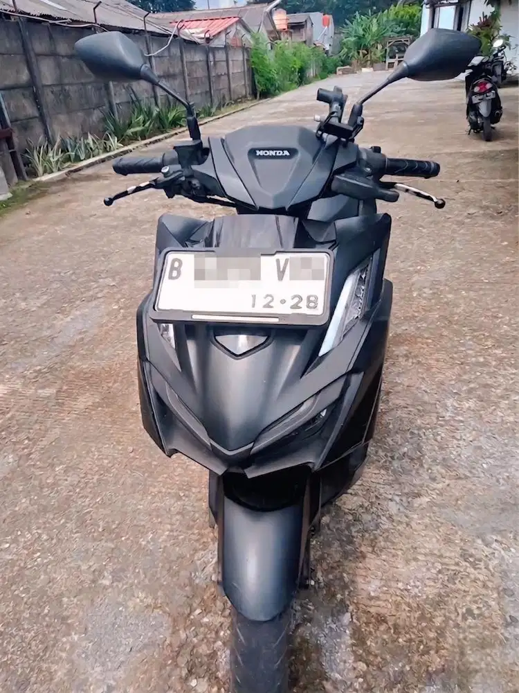 Honda Vario 160 CBS ISS 2023 Hitam Pajak Panjang Mulus