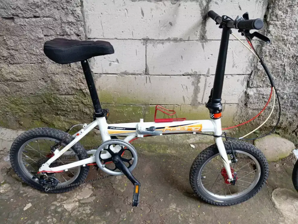 Sepeda lipat FOLDING Flash UK16