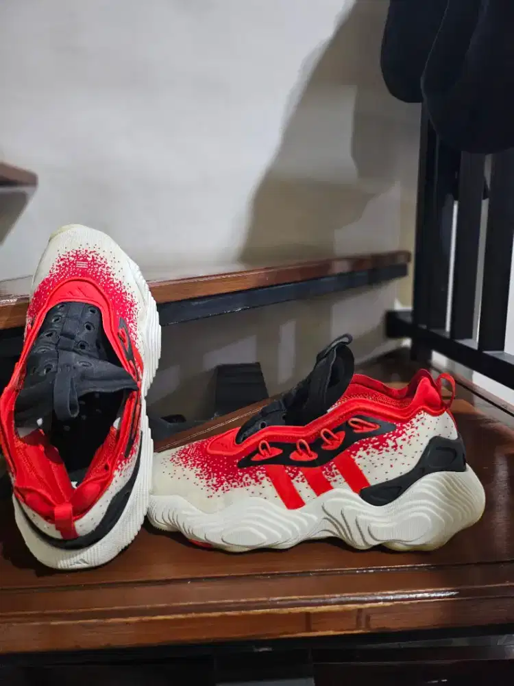Sepatu adidaa trae young 3