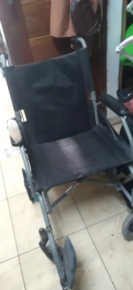 Kursi Roda siap pakai