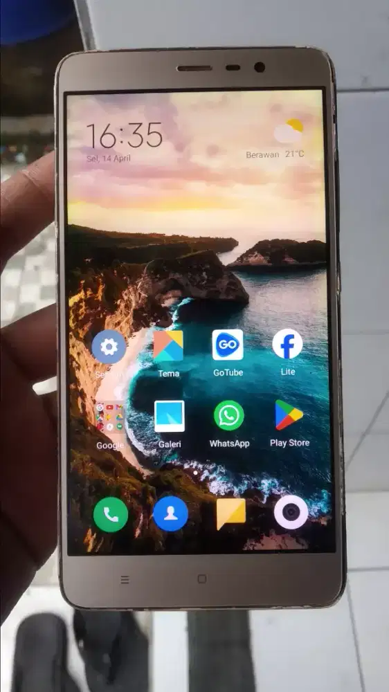 Xiaomi Note 3 4G 2/16 layar 5.5 inchi gold